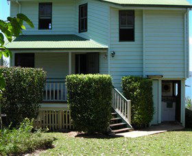 Lamb Island Holiday Cottage - QLD Tourism 0