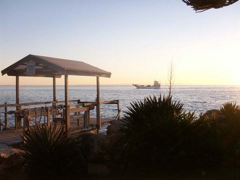 Amity Point Waterfront Cabins - QLD Tourism 0