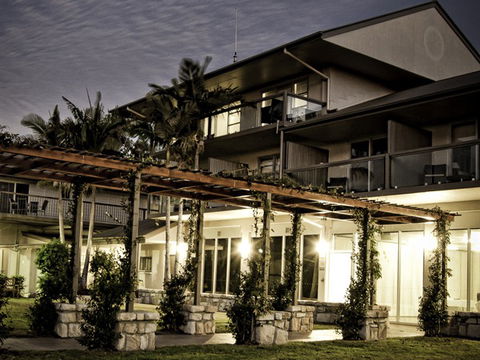 Mercure Clear Mountain Lodge Spa And Vineyard - QLD Tourism 2