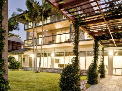 Mercure Clear Mountain Lodge Spa And Vineyard - QLD Tourism 1
