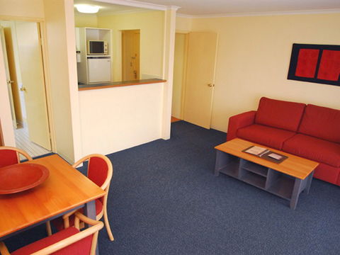 Mt Ommaney Hotel Apartments - Queensland Tourism 1
