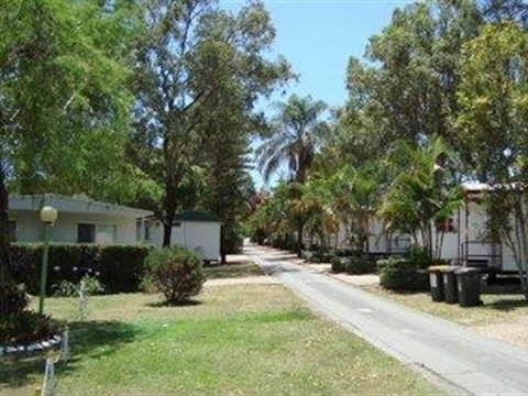 Nestle Inn Tourist Village - QLD Tourism 0