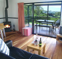 Ocean View Estate Accommodation - QLD Tourism