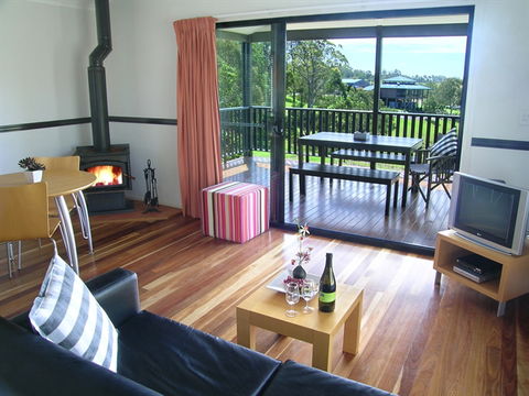Ocean View Estate Accommodation - QLD Tourism 0