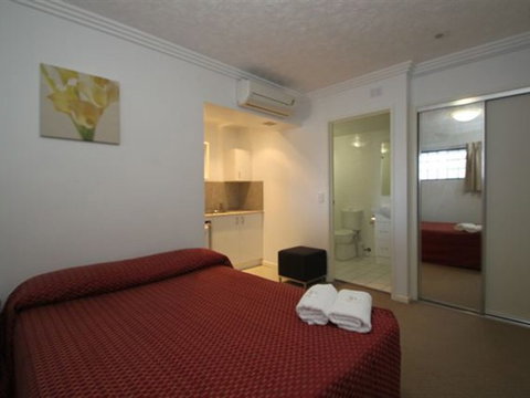 Southern Cross Motel And Serviced Apartments - QLD Tourism 0