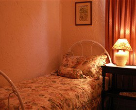 Rossmore Cottage - Queensland Tourism 1