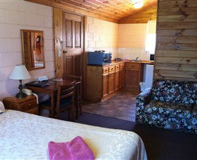 Twelve Apostles Motel & Country Retreat - QLD Tourism 2