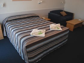 BEST WESTERN Bass And Flinders Motor Inn - QLD Tourism 0