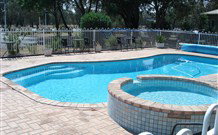 Byer Fountain Motor Inn - Queensland Tourism 6