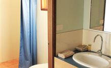 Catalina Motel Lake Macquarie - Toronto - QLD Tourism 3