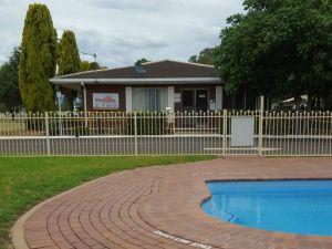 Westview Caravan Park - QLD Tourism 0