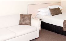 Highway Inn Motel - Hay - QLD Tourism 1