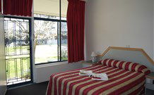 Holbrook Settlers Motel - Holbrook - QLD Tourism 5