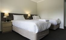 Wallarah Bay Motel - QLD Tourism 0