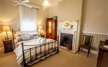 Curlew Cottage Bed And Breakfast - Queensland Tourism 2