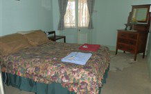 Henty Central Bed And Breakfast - Queensland Tourism 0