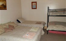 Henty Central Bed And Breakfast - Queensland Tourism 1