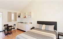 Bidgee Bankside Cottage - Queensland Tourism 1