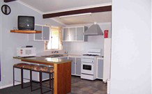 Burrill's Cedar Cottage - QLD Tourism 4