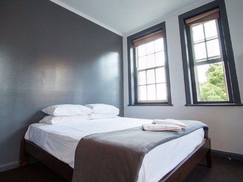 Crown And Anchor Hotel - QLD Tourism 2