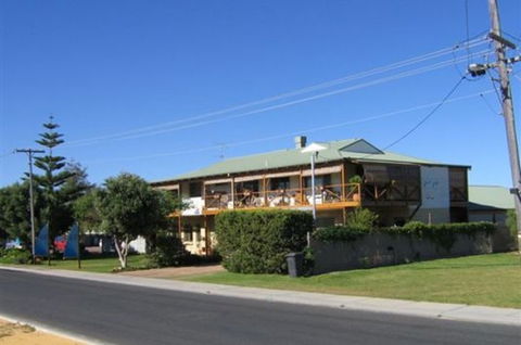 Lancelin YHA - QLD Tourism 3