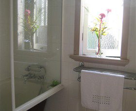 Eco Queenslander Holiday Home And B&B - QLD Tourism 1