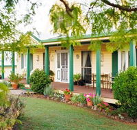 Birdhouse Cottage and Bed and Breakfast - Queensland Tourism