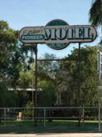 Entrikens Pioneer Motel - QLD Tourism 1