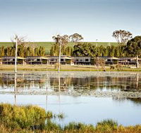 Lake Redbrook Holiday Retreat - QLD Tourism