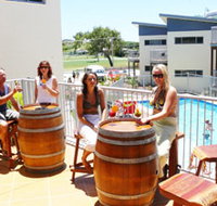 Emu's Beach Resort - QLD Tourism