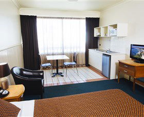City Oasis Inn - QLD Tourism 3