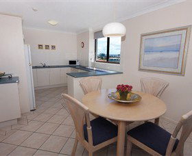 Elouera Tower Beachfront Resort - QLD Tourism 1