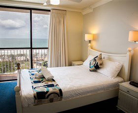Elouera Tower Beachfront Resort - QLD Tourism 2