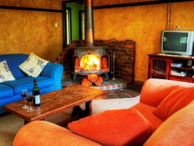 M.J Yurts Ballandean - QLD Tourism 1