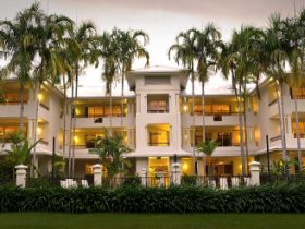 Mandalay Luxury Beachfront Apartments - QLD Tourism 0
