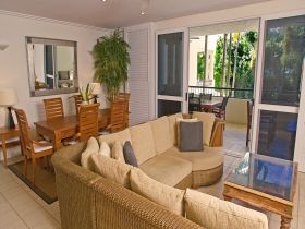 Mandalay Luxury Beachfront Apartments - QLD Tourism 1
