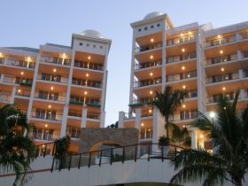 At Blue Horizon Resort - QLD Tourism 0