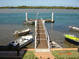 On The River Holiday Apartments - QLD Tourism 0