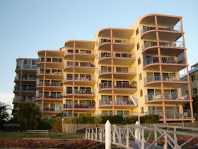 On The River Holiday Apartments - QLD Tourism 1