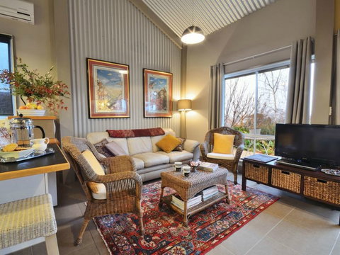 Snowy View Cottage - QLD Tourism 3
