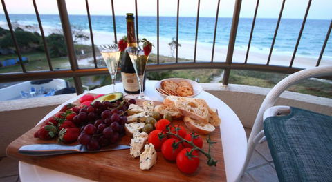 San Simeon Beachfront Apartments - QLD Tourism 4