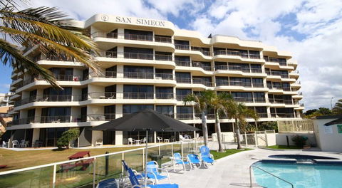 San Simeon Beachfront Apartments - QLD Tourism 5
