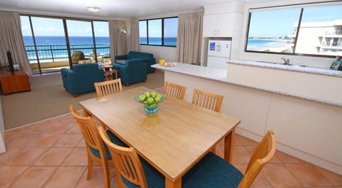 San Simeon Beachfront Apartments - QLD Tourism 6