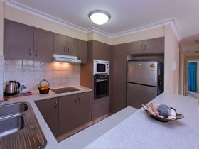 La Grande Apartments Broadbeach - QLD Tourism 1
