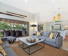 La Casa Sirena At Vogue Holiday Homes - QLD Tourism 1