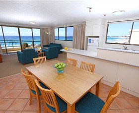 San Simeon Beachfront Apartments - QLD Tourism 3