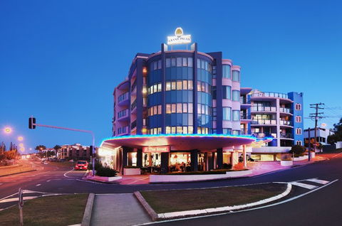 Grand Palais Beachside Resort - Queensland Tourism 0
