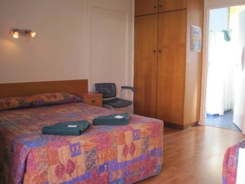 Desert Rose Inn - Queensland Tourism 11