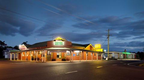 Lamington Hotel Motel - QLD Tourism 6
