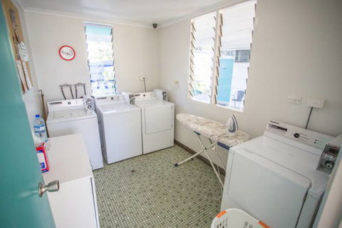 Fourth Avenue Motor Inn - QLD Tourism 34